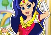 DC Superhero Girls: Wonder Woman Dress-Up