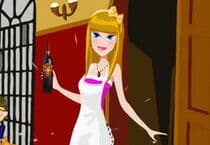 Linda The Waitress Dressup